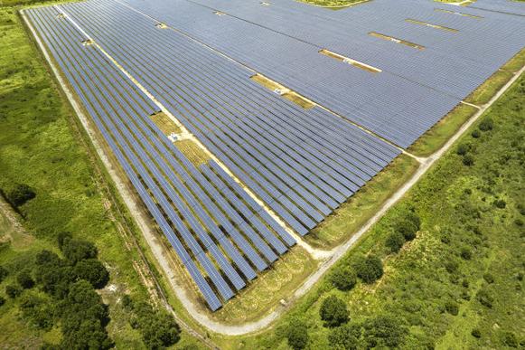 清潔能源的壯麗畫卷 大型可持續發電廠鳥瞰實錄