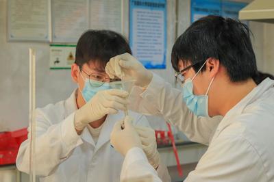 放飛科技夢想 品味悅讀人生——記廣東醫(yī)科大學(xué)第十六屆生物化學(xué)實(shí)驗(yàn)技能大賽“工業(yè)植物提取”賽道